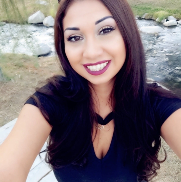 Meet your Posher, Cecilia - Picture 1 of 1